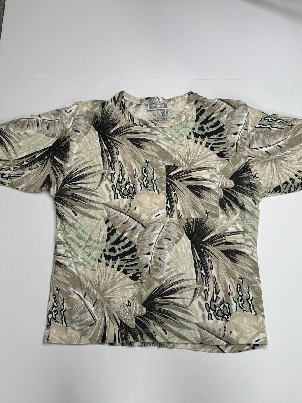 Vintage The Season Ticket Tropical Floral Pocket T Shirt Womens L Estimated AOP